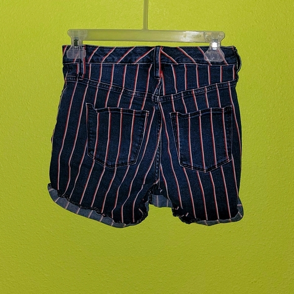 Universal Thread Shorts - Picture 2 of 3